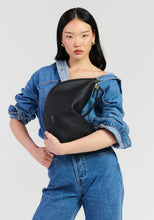 Saben Noa Shoulder Bag/Black Luxe