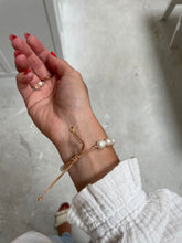 Caravan / cowrie shell and pearl bracelet